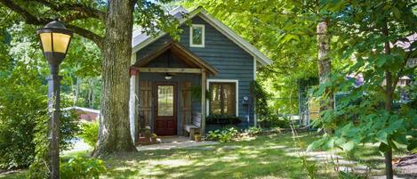 Blue Crest Cottage is steps from downtown Mentone!