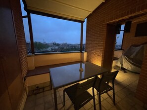 屋外ダイニングエリア