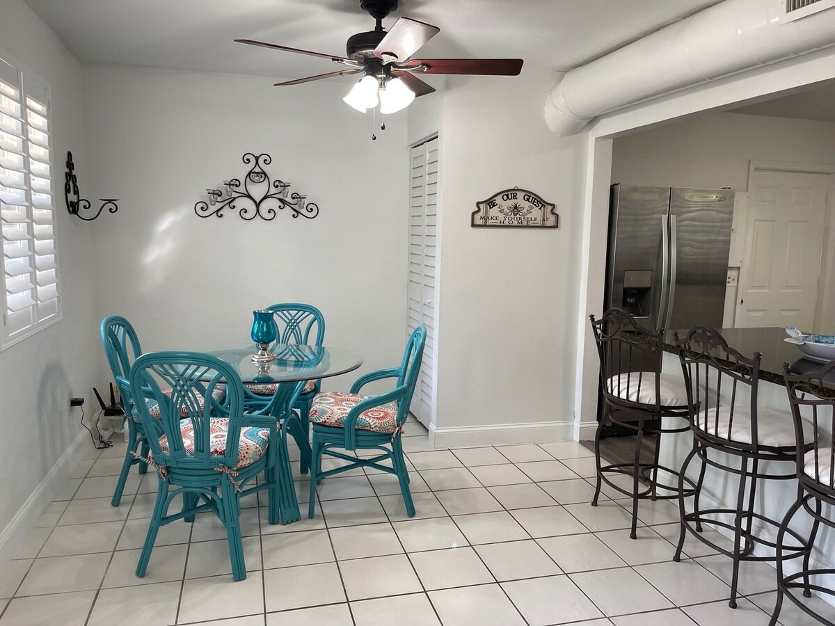 New Listing! Hidden Cottages in The Redlands