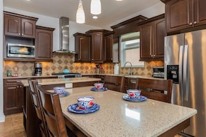 BEAUTIFUL fully equipped kitchen 