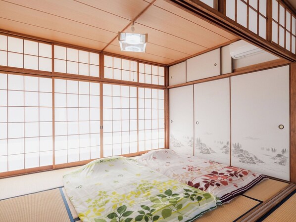 ・[Bedroom] Everyone can stay together! Sleeping in a futon in a river shape