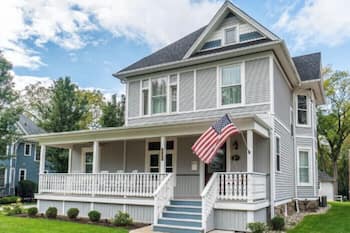 Historic Retreat - steps from the Lake and Downtown