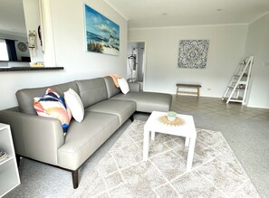 Second living room with a Smart TV
