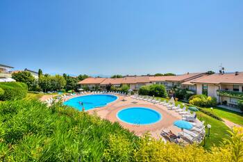 Kristall Lago Pool View, Desenzano Del Garda, Italy