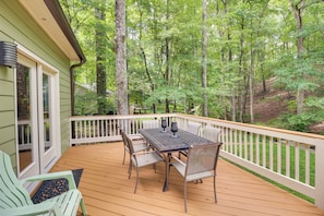 Private Deck | Gas Grill | Fire Pit | Lake Access | 3 Kayaks | Pedal Boat