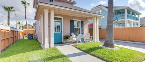 Galveston Vacation Rental | 2BR | 2BA | 890 Sq Ft | Step-Free Access