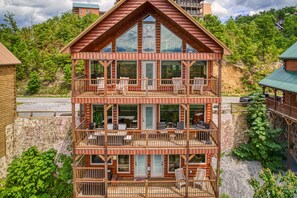 Hidden Heaven Back Deck Photos