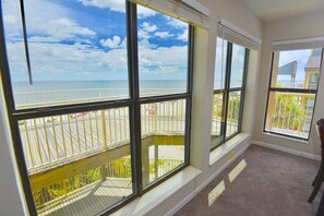 Sandpiper 8C Living Room