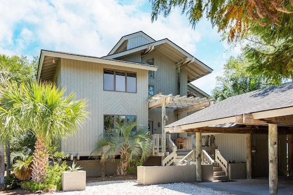 Complete renovation. The perfect vacation home and walking distance to the beach!