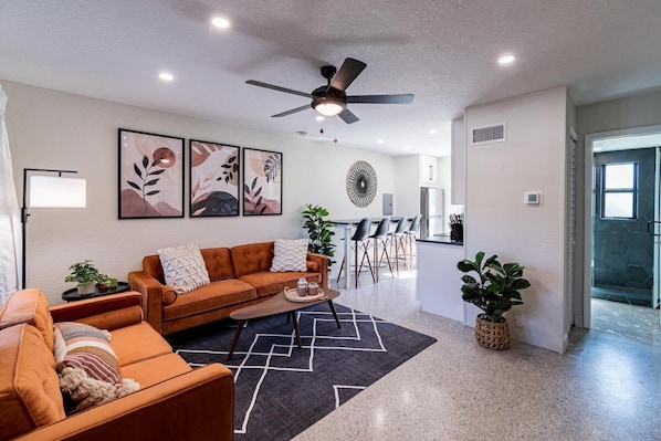 Welcome to an exquisite condominium experience at 400 South! Professionally managed by Beachside Vacation Rentals, we ensure you travel with ease.