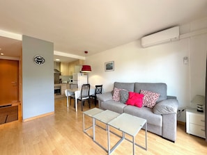 Living room - dining room (1)