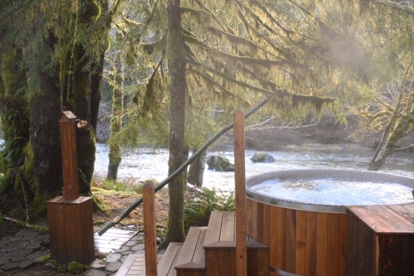 Outdoor spa tub