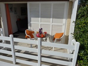 Living room opening onto the terrace to enjoy the summer