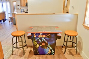 12-in-1 Arcade Table. MK 1-3, Rampage, Toobin, Gauntlet, Klax, Rootbeer Tapper..