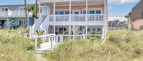 Uniquely located in the quiet east side of Panama City Beach, you will enjoy the sound of the waves and seagulls at Surfside Retreat. Located right on the beach, you may feel the Emerald Coast breeze from either of two beachside decks.