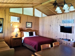 Main room (left) with Queen bed