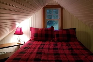 Loft Bedroom 2 w/ queen bed only accessible by ladder. No children in loft please.