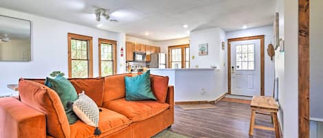 Tannersville Vacation Rental | 2BR | 2BA | 1,236 Sq Ft | Stairs Required