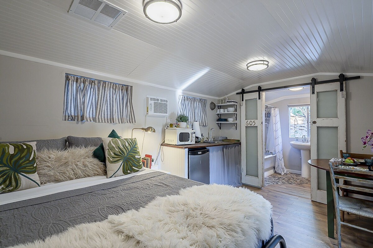 Peaceful Tucson Tiny House Getaway w/ Backyard