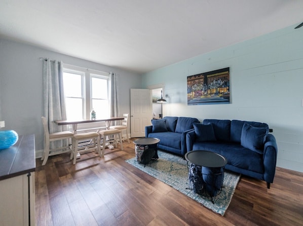 Cozy seating for 4. Movies, dinner or games.