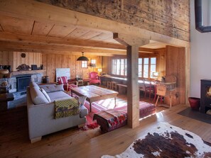 Eigentum, Möbel, Gebäude, Holz, Tabelle, Interior Design, Stuhl, Lampe, Wohnzimmer, Flooring