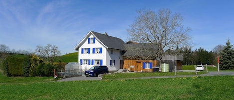 Pflanze, Wasser, Eigentum, Möbel, Gebäude, Tabelle, Fenster, Azurblau, Stuhl, Interior Design