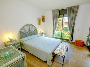 Pflanze, Wasser, Eigentum, Möbel, Gebäude, Tabelle, Fenster, Azurblau, Stuhl, Interior Design