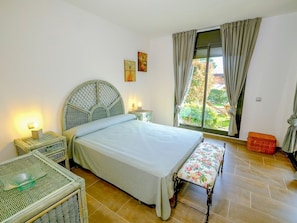 Pflanze, Wasser, Eigentum, Möbel, Gebäude, Tabelle, Fenster, Azurblau, Stuhl, Interior Design