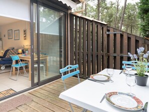 Pflanze, Wasser, Eigentum, Möbel, Gebäude, Tabelle, Fenster, Azurblau, Stuhl, Interior Design