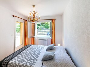 Plante, L'Eau, Propriété, Meubles, Bâtiment, Table, Fenêtre, Bleu Azur, Chaise, Design Intérieur