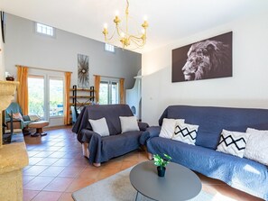 Plante, L'Eau, Propriété, Meubles, Bâtiment, Table, Fenêtre, Bleu Azur, Chaise, Design Intérieur
