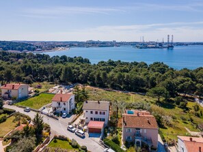Sky, Water, Cloud, Building, Daytime, Nature, Infrastructure, Tree, Urban Design, Coastal And Oceanic Landforms