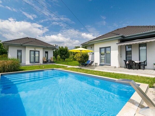 Sky, Cloud, Water, Plant, Building, Property, Window, Swimming Pool, Blue, Azure
