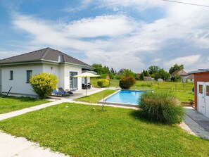 Lucht, Wolk, Fabriek, Gebouw, Dag, Venster, Huis, Land Lot, Boom, Gras