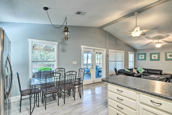 Pensacola Vacation Rental | 2BR | 2BA | Access By Stairs Only | Top Unit