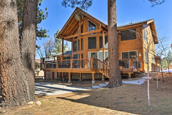 Big Bear Lake Vacation Rental | 4BR | 2.5BA | 2,798 Sq Ft | 1 Step to Enter