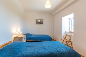 Schlafzimmer 1