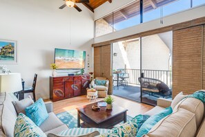 Kihei Alii Kai C405 living room 1