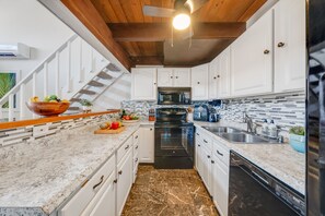 Kihei Alii Kai C405 Beautifully Remodeled Kitchen