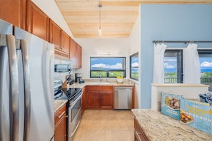 Wailea Ekolu 504 kitchen1