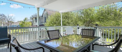 Lovely, spacious, deck area, with comfortable, outdoor furniture!