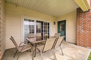 Covered Patio | Outdoor Dining Area