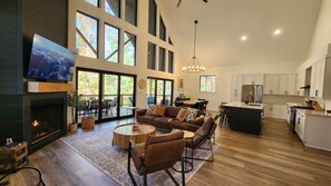 Open-Concept Main Level with Living Room, Dining Area, and Kitchen 