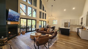 Open-Concept Main Level with Living Room, Dining Area, and Kitchen