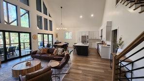 Open-Concept Main Level with Living Room, Dining Area, and Kitchen