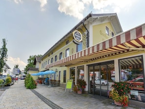 Gasthaus Zur Sonne mit Gästehaus, Wirtshaus und Metzgerei