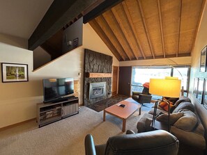 Living Room Pic 5
