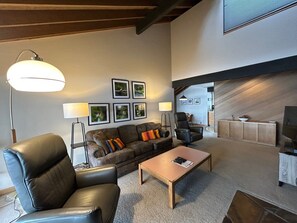 Living Room Pic 1