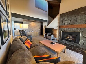 Living Room Pic 4