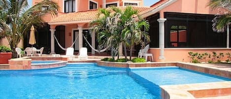 Casa South Breeze. Amazing villa located in Puerto Morelos, Mexico